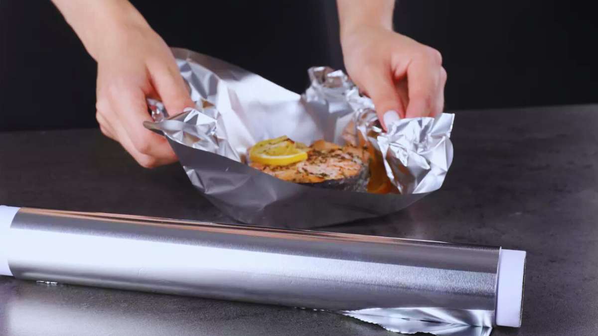 N’utilisez jamais de papier aluminium pour cuisiner : ces recommandations des experts