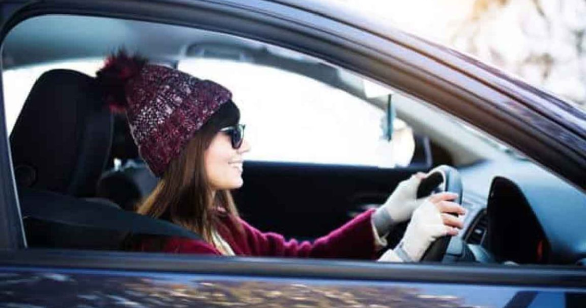 Conduire cet hiver avec une doudoune peut vous coûter une amende : ce que dit la loi