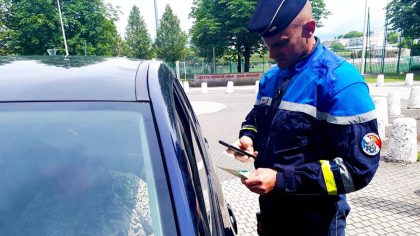 Attention, jusqu'à 6 points et une amende salée pour cette mauvaise habitude au volant