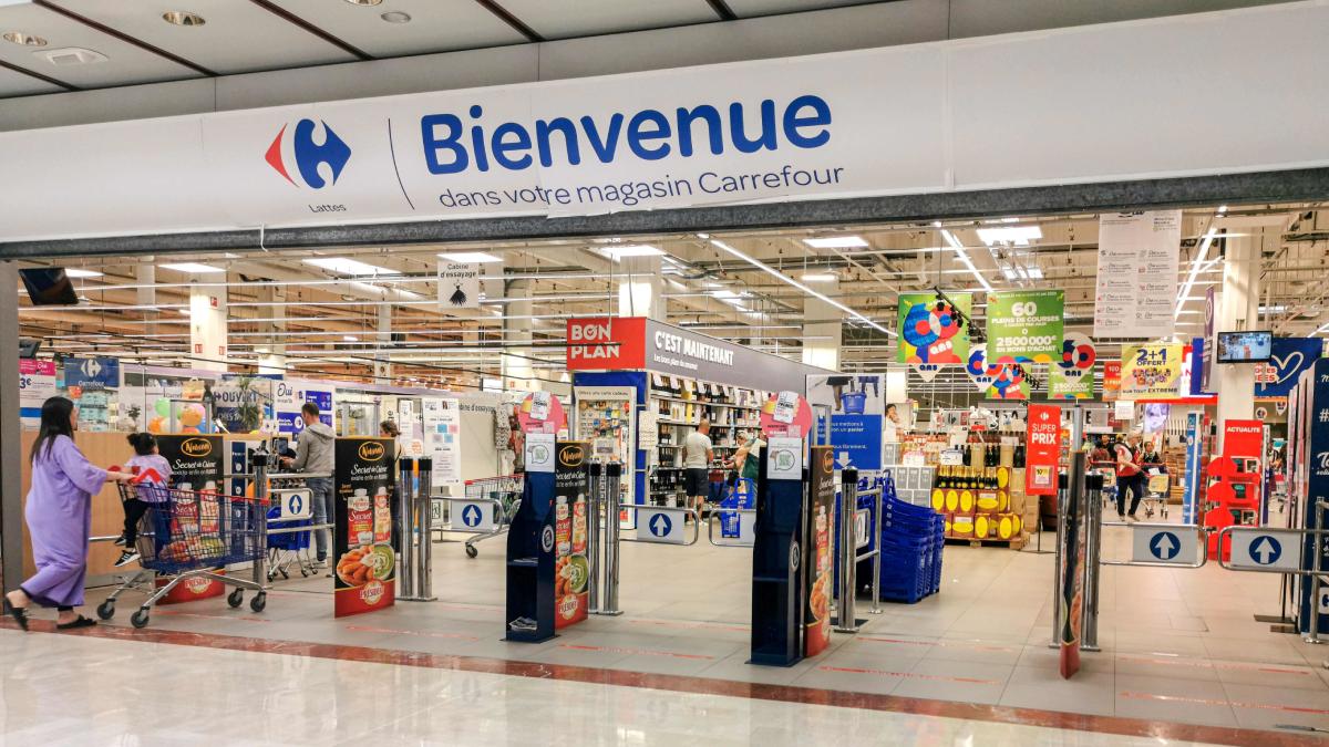 Carrefour met fin à cette pratique emblématique dès le 31 mars : quel impact pour l’enseigne ?