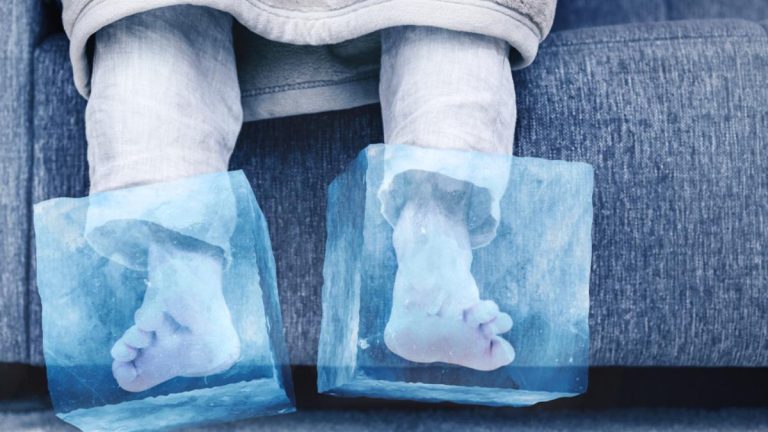 Froid aux pieds ? Découvrez ces astuces imparables pour rester bien au chaud cet hiver