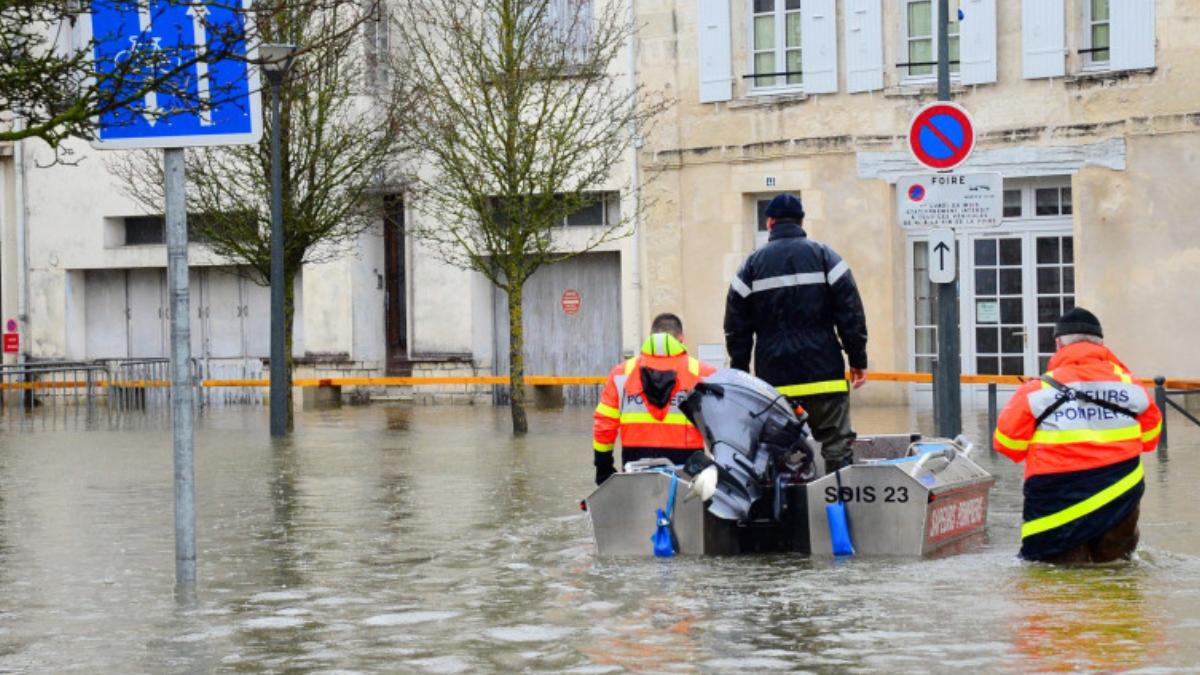 Alerte Météo : des risques d’inondation annoncés ce week-end, 15 départements placés en vigilance