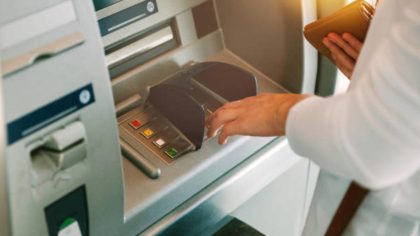 500 agences de cette grande banque en voie de disparaître : les clients sont dans la panique