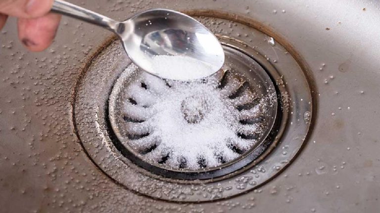 Cette astuce pour déboucher un évier sans effort va vous surprendre, on a testé et ça marche