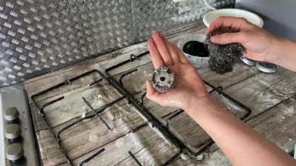 Cette astuce magique permet de nettoyer les brûleurs de la gazinière en quelques minutes