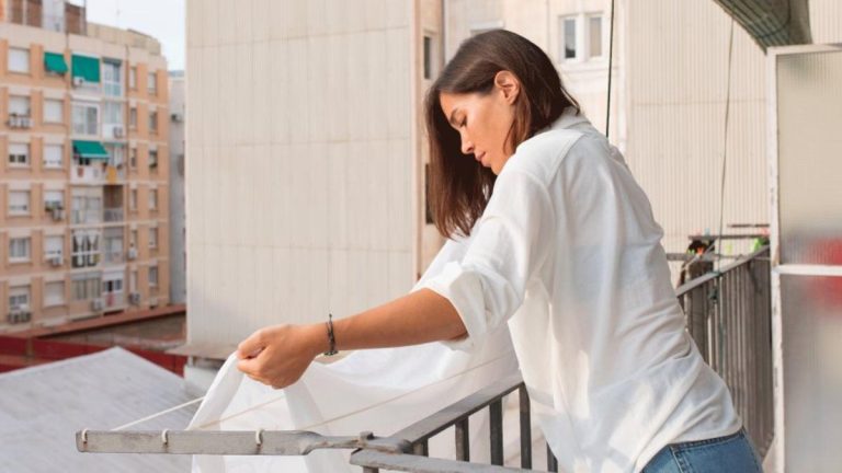Sécher son linge sur la terrasse ou le balcon : ce que dit la loi et ce que vous risquez si vous l’ignorez