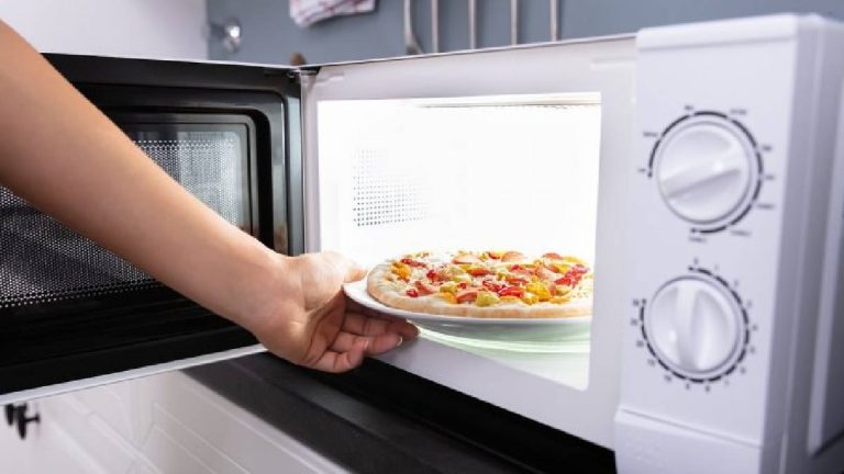 C’est la fin des micro-ondes : voici un appareil innovant qui fait tout en mieux