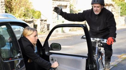 Vous n’ouvrez pas votre portière "à la hollandaise" ? Une amende salée pourrait vite tomber