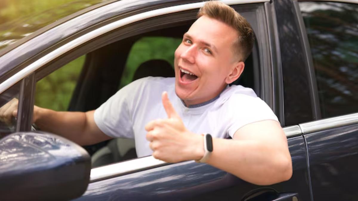 Complément de salaire : il colle un autocollant sur sa voiture et gagne 150 € par mois sans effort